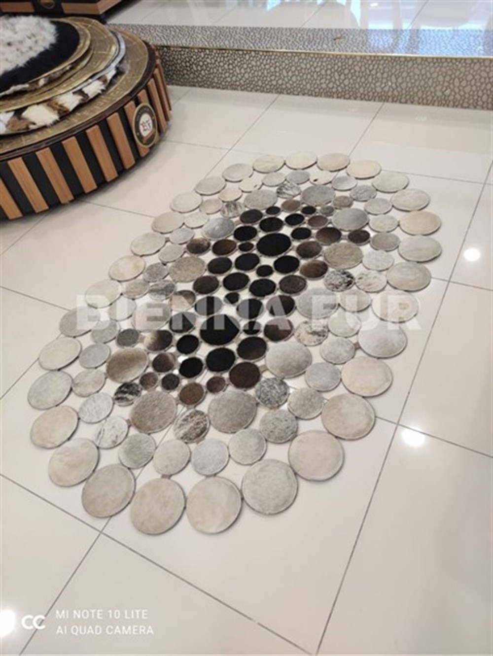 Bienna Fur Kaymaz Taban Naturel Renk Geçişli Dana Deri Halı / Kilim