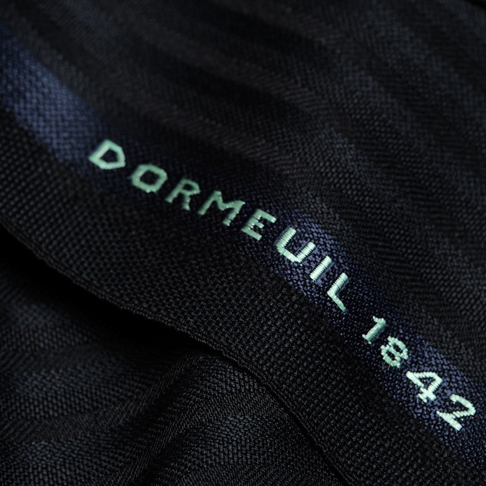 Dormeuil Kupon Siyah Zemin Petrol Mavisi Çizgili 44