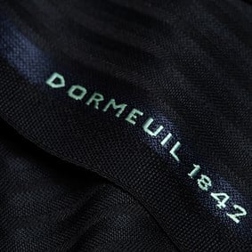 Dormeuil Kupon Siyah Zemin Petrol Mavisi Çizgili 44