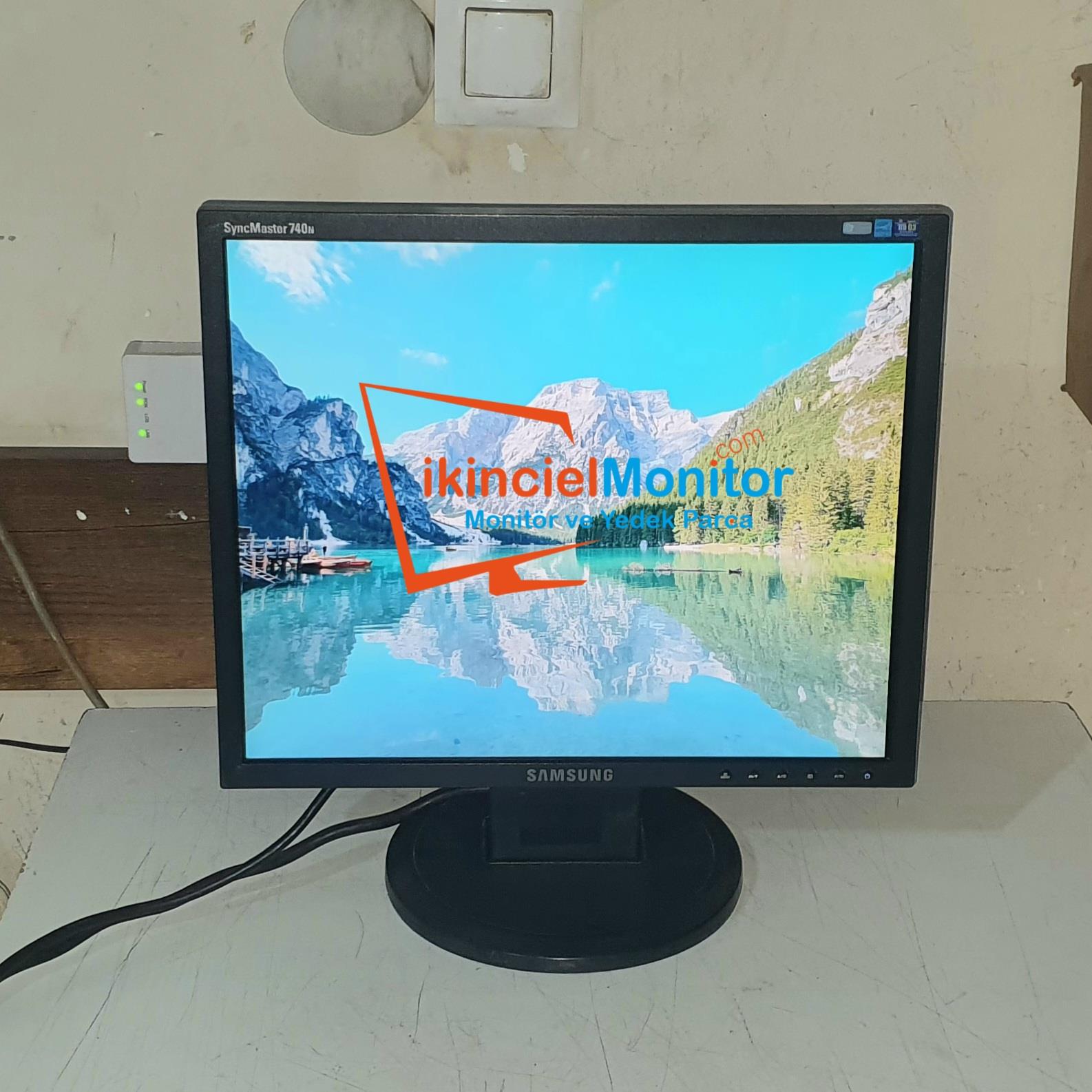 SAMSUNG 740N 17