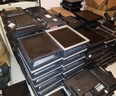  KARIŞIK MARKALARDA AYAKSIZ TEMİZ 17 inch LCD KARE MONİTÖRLER AYAK VE KABLOLAR YOKTUR