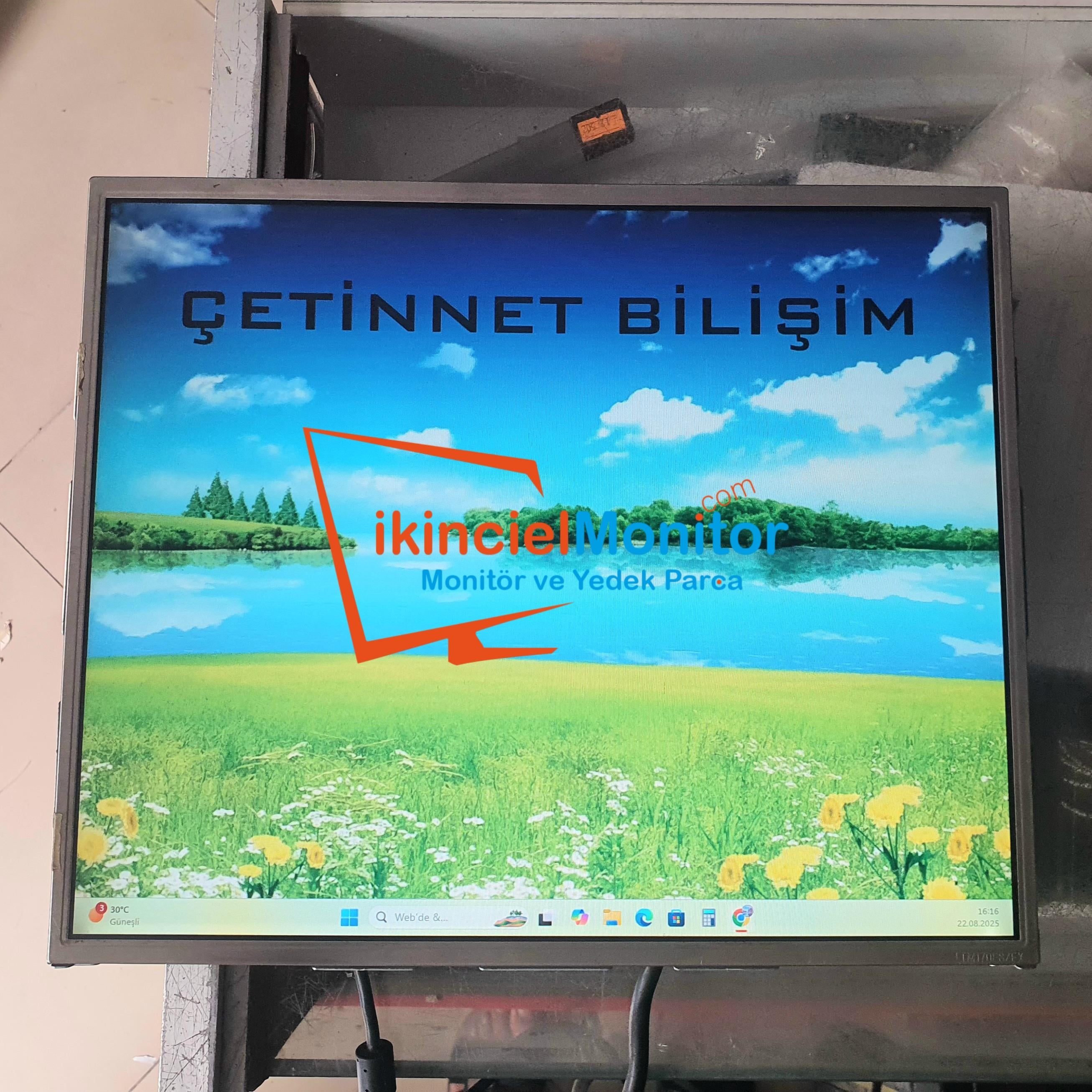 17 inç LCD Kare Monitör 2.El Vesa Monitör Ayaksız