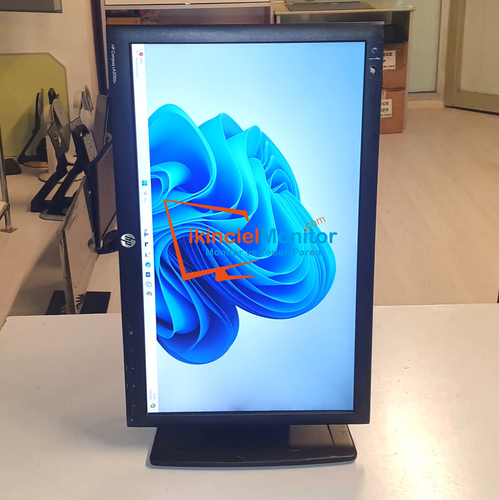 HP LA2006x 20 inç DisplayPort LED Pivot Monitör Dikey Kullanım