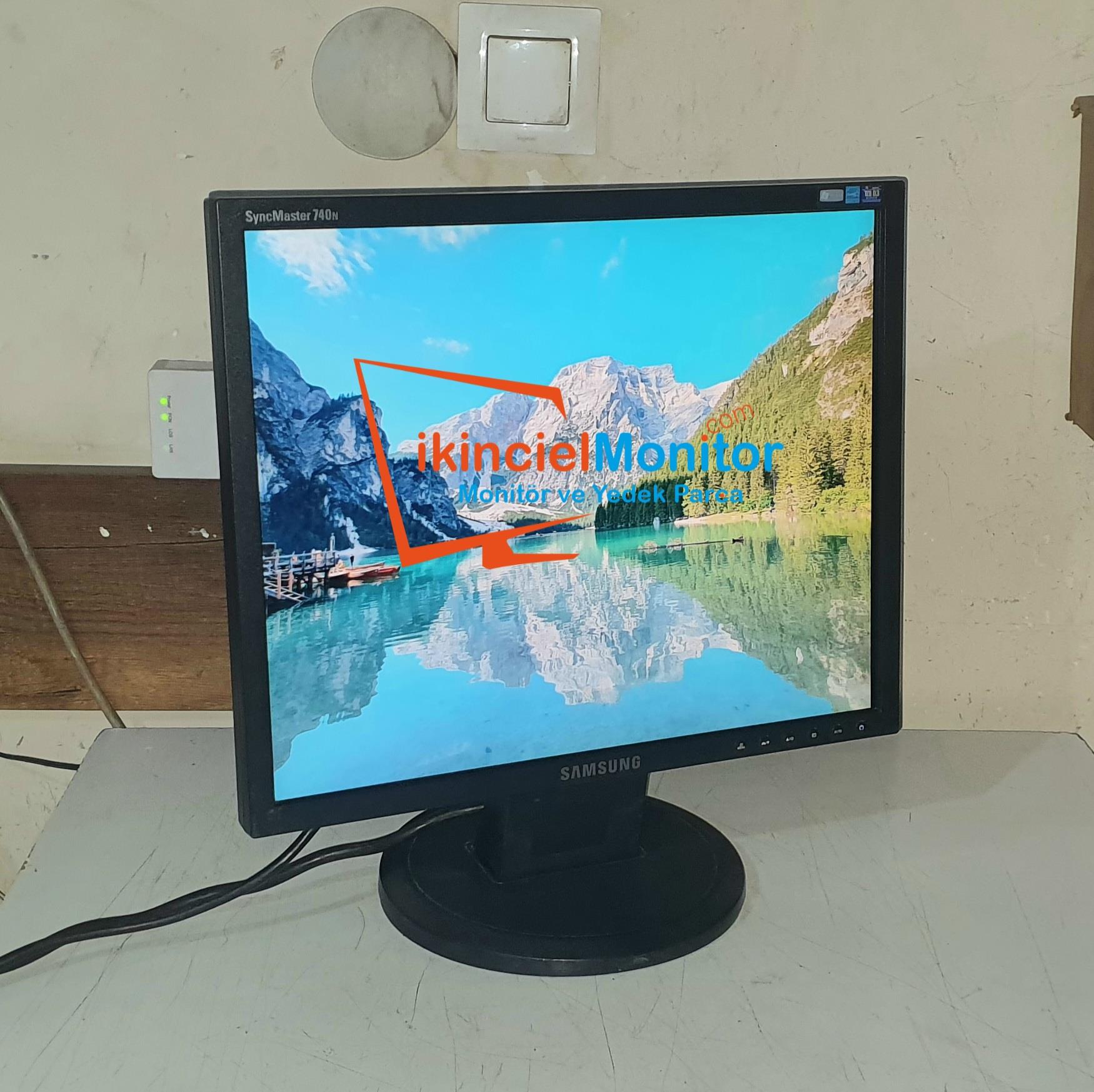 Samsung 740N 17 inç Lcd Kare Monitör 1280x1024 2.El