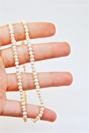 4 MM DOĞAL KUM İNCİSİ (6 DİZİ)