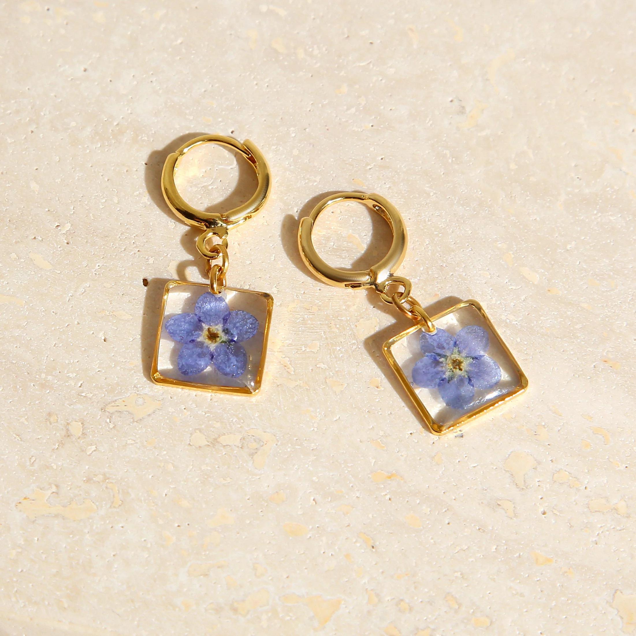 Fiorel Design | Gerçek Unutma Beni Çiçekli Sallantılı Kare Küpe