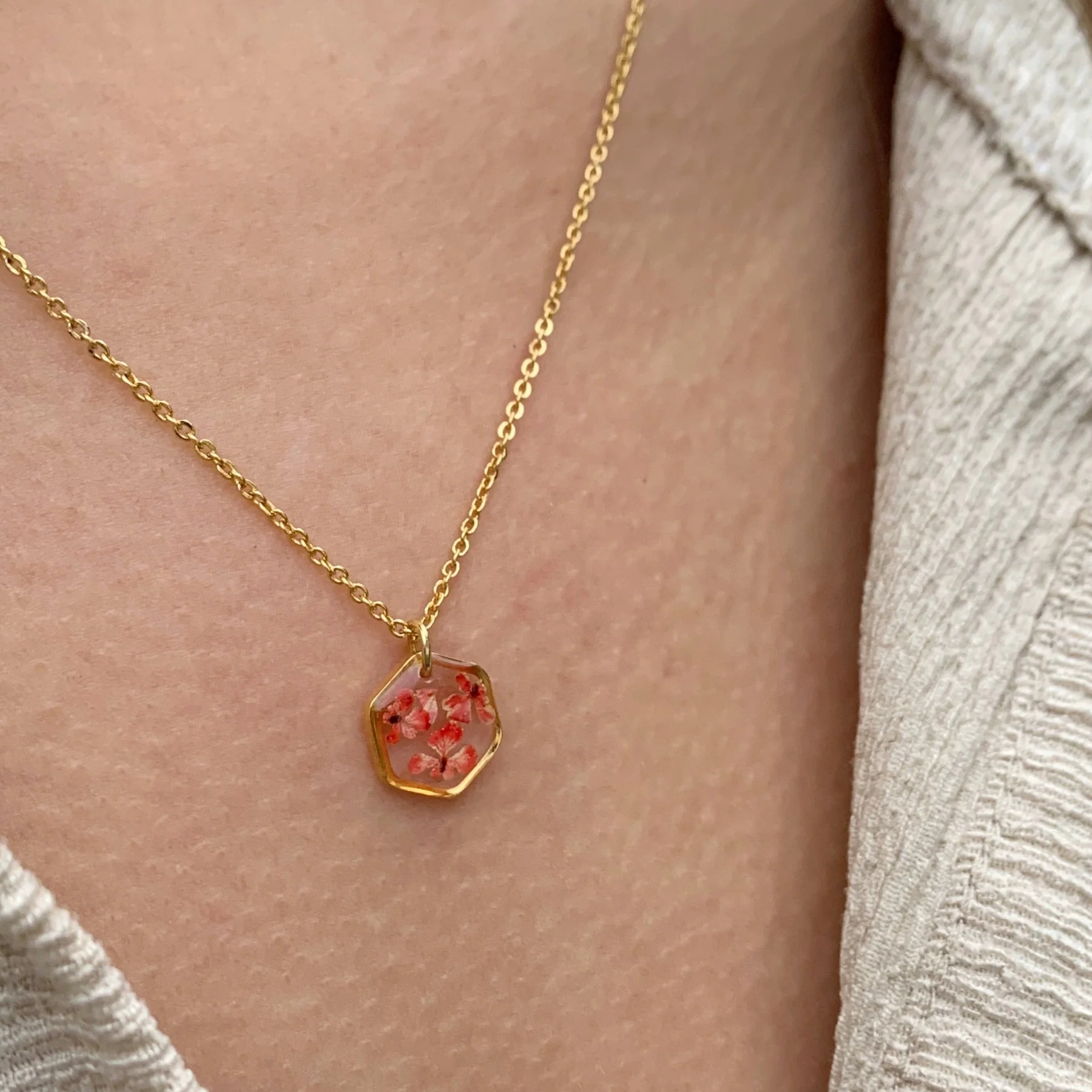 Fiorel Design | Gerçek Pembe Çiçekli Altıgen Kolye