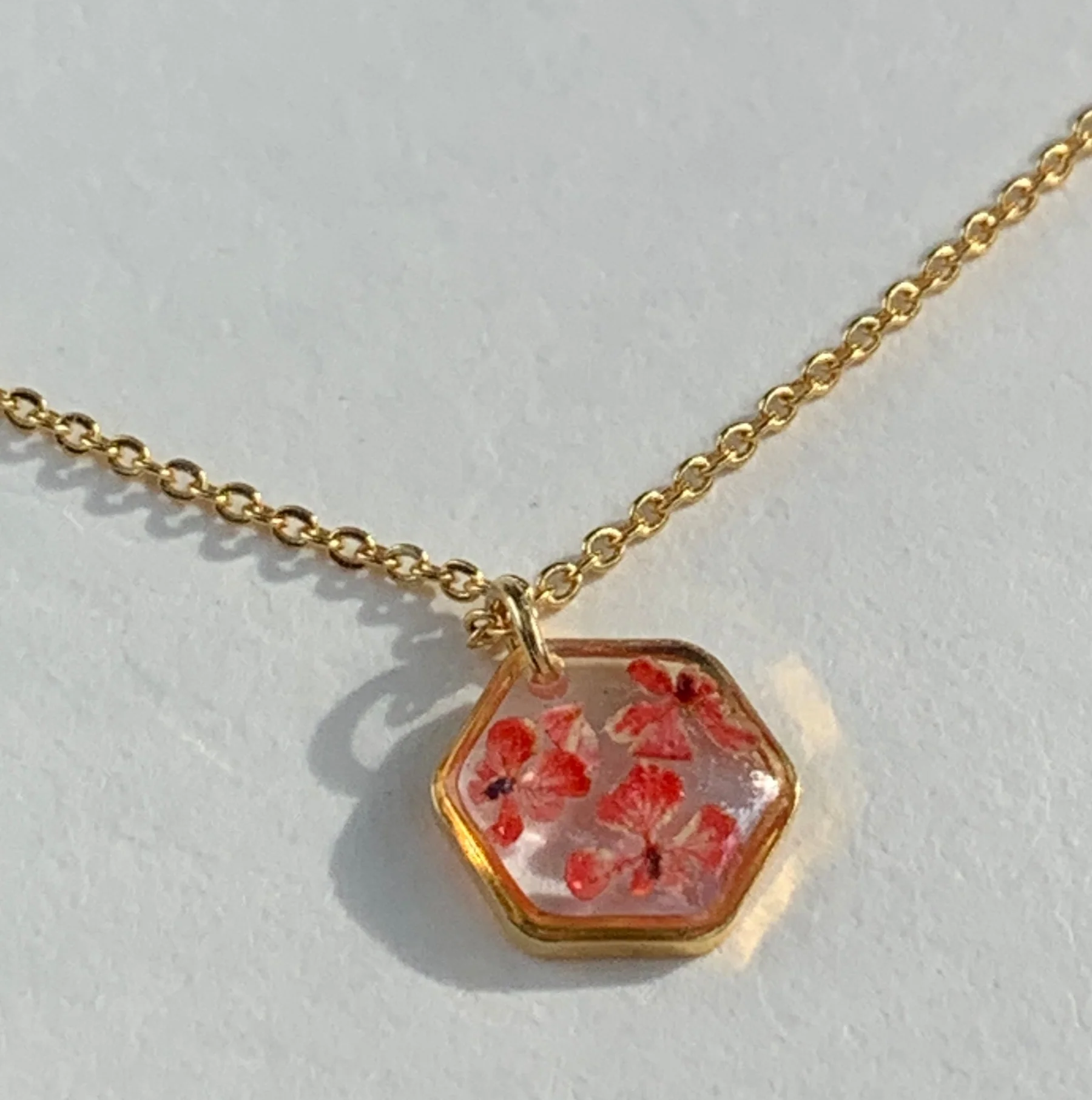 Fiorel Design | Gerçek Pembe Çiçekli Altıgen Kolye