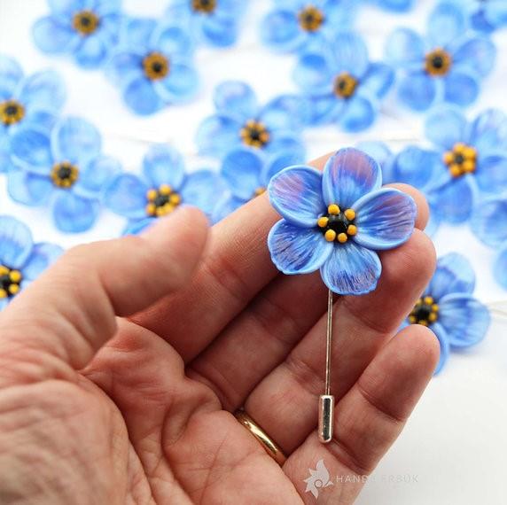 Hande Erbük | Unutma Beni Çiçeği Yaka İğnesi