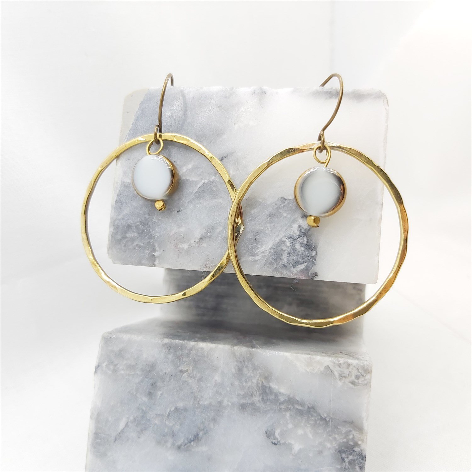 POJWoman | Beyaz Sallantılı Halka Küpe