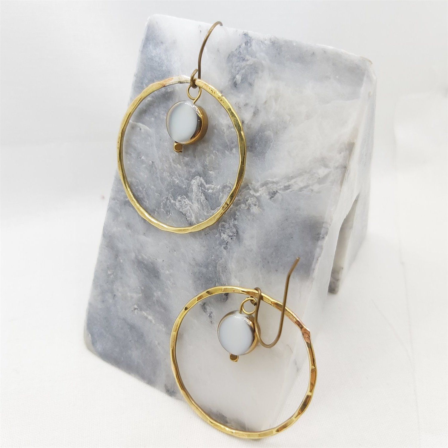 POJWoman | Beyaz Sallantılı Halka Küpe