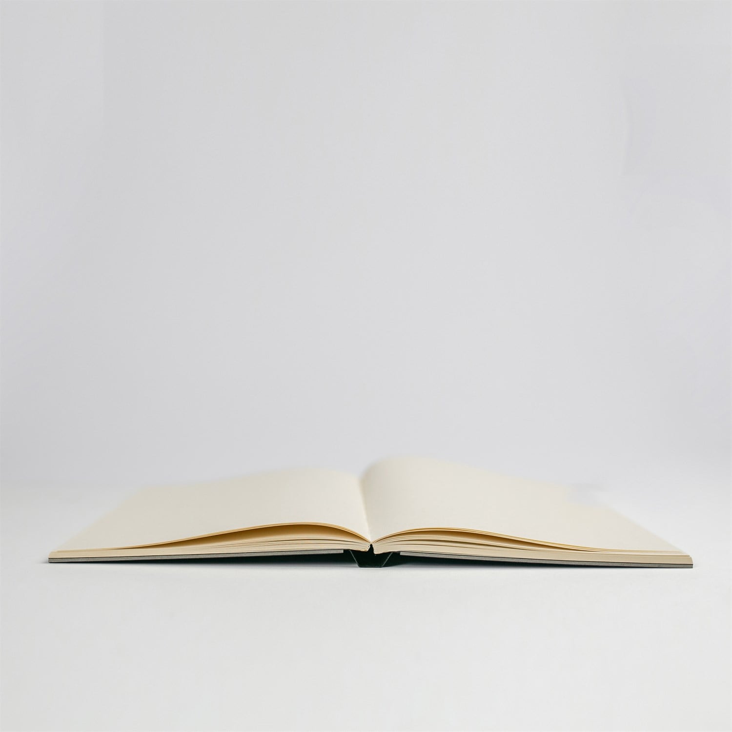 Studio Mottos | Sert Kapaklı Defter - Gri