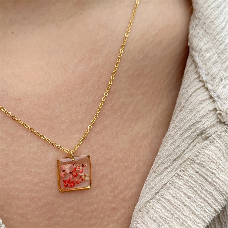 Fiorel Design | Gerçek Pembe Çiçekli Kare Kolye