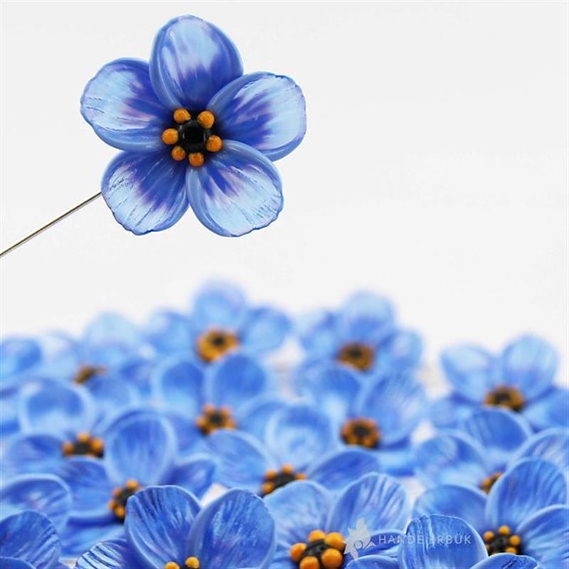 Hande Erbük | Unutma Beni Çiçeği Yaka İğnesi