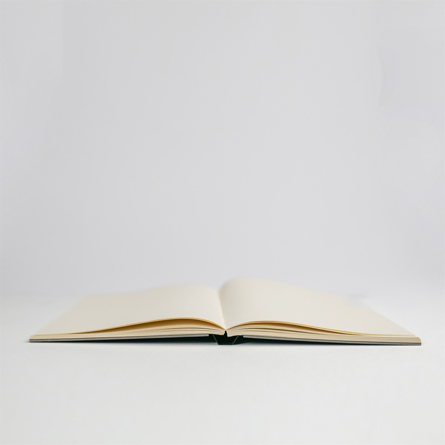Studio Mottos | Sert Kapaklı Defter - Gri