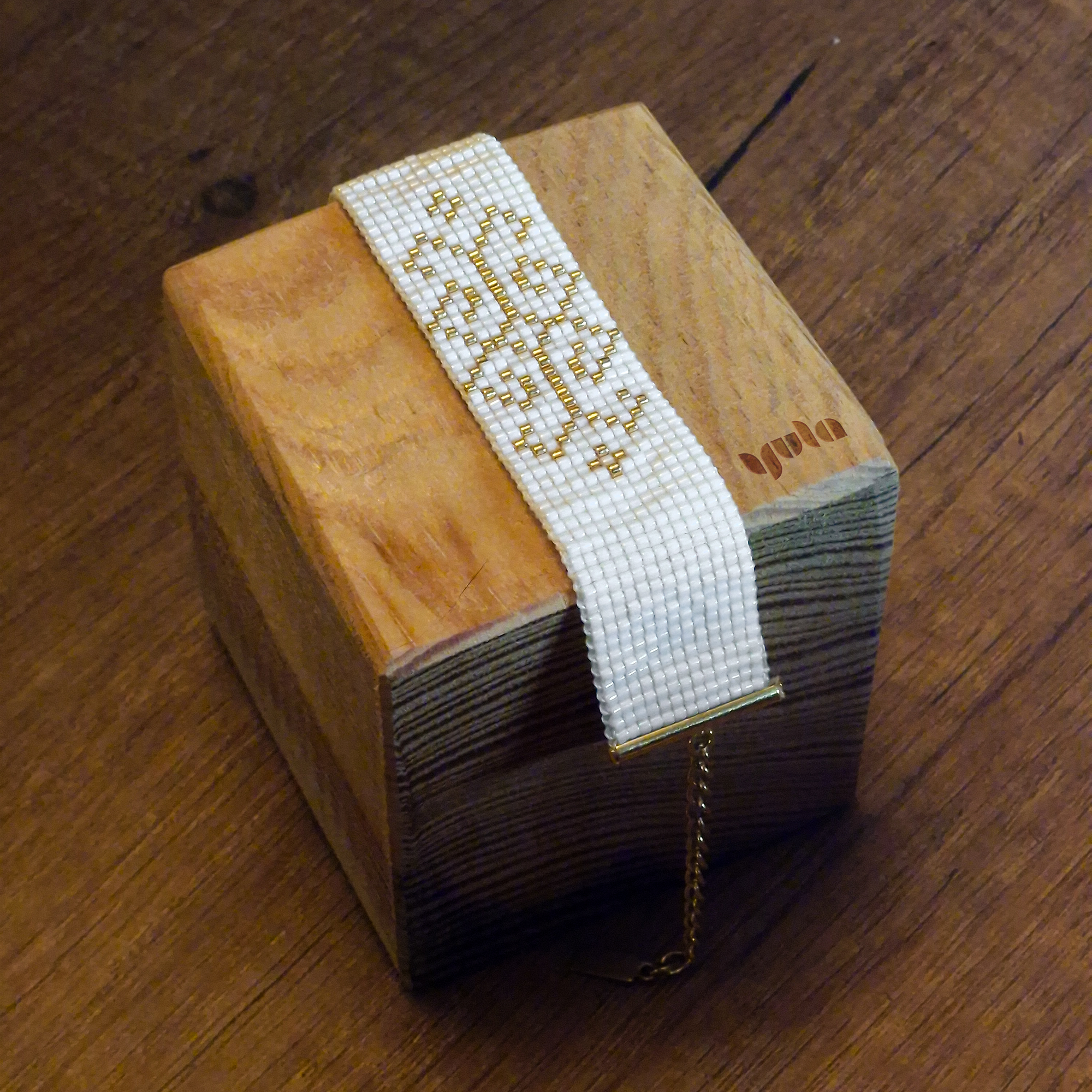 SevdiklerimizYula İstanbul | Eli Belinde Motifli Bileklik