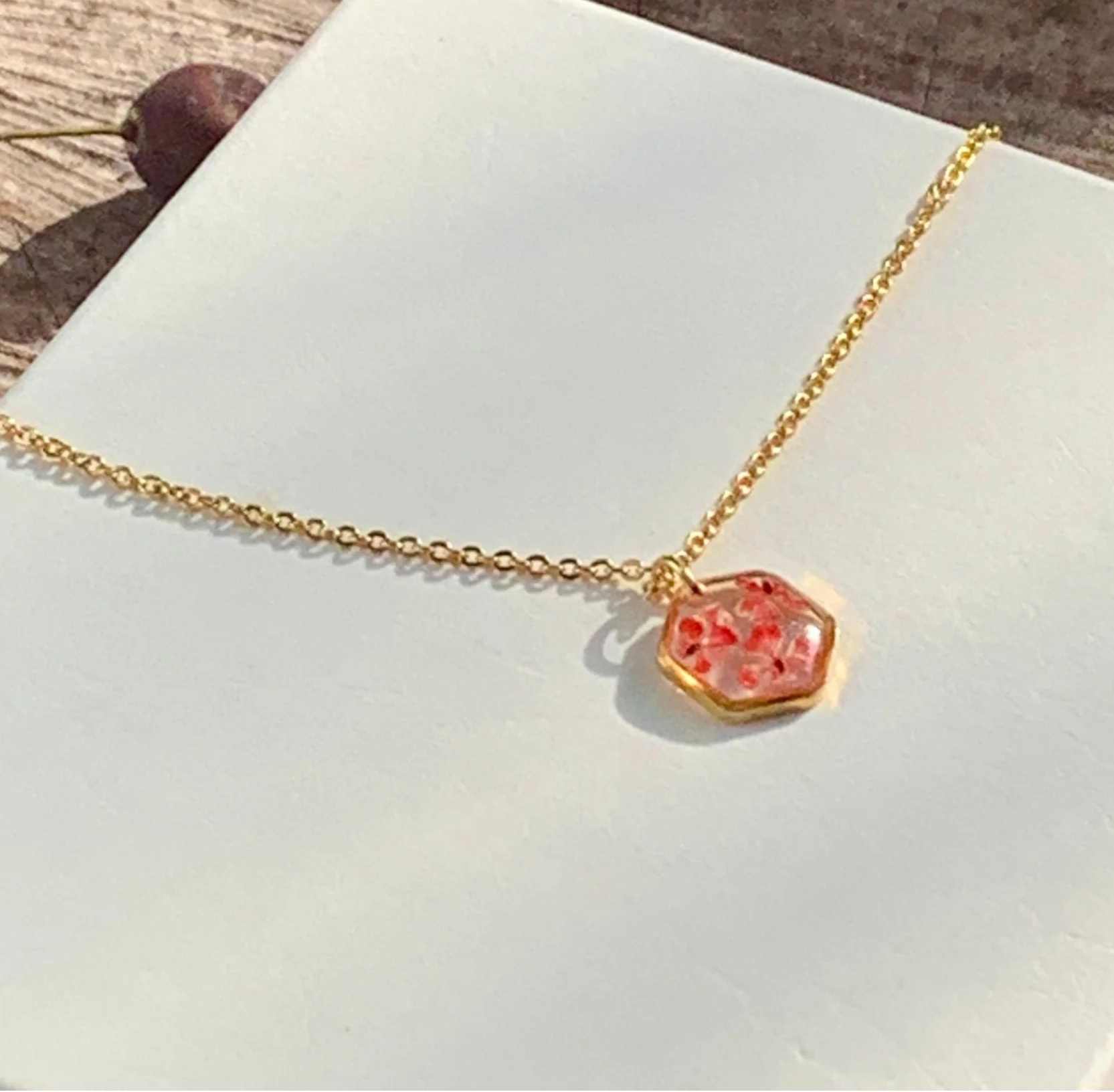 SevdiklerimizFiorel Design | Gerçek Pembe Çiçekli Altıgen Kolye