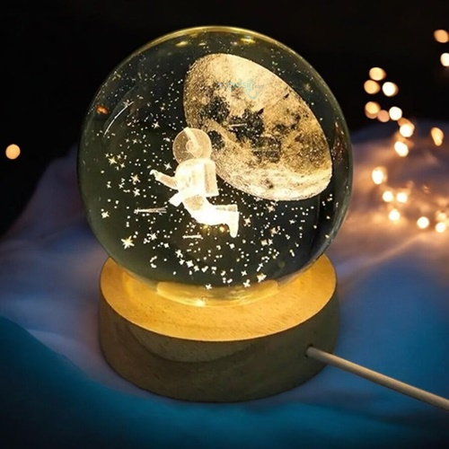 3d Astronot Işıklı Cam Küre 6 Cm