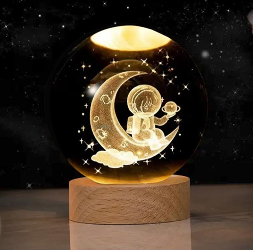 3d Ay Üstünde Astronot Işıklı Cam Küre 8 Cm