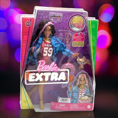 Barbie Extra Ekose Ceketli Bebek