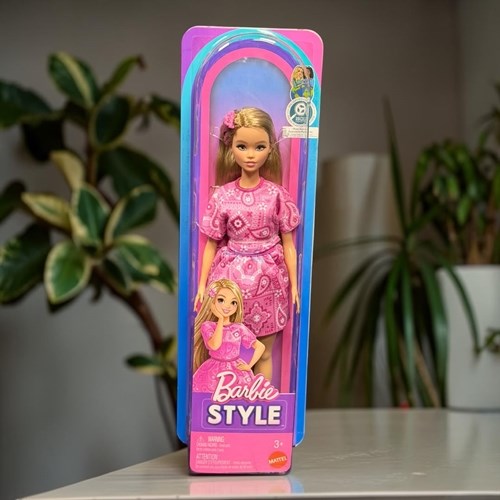 Barbie Style Parti Bebekleri Fashionistas Pembe Desen Elbiseli