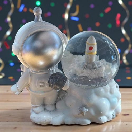 Dekoratif Astronot Biblolu Kar Küresi