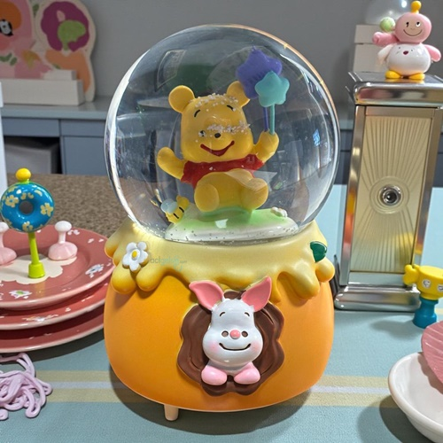 Kar Küresi Winnie Pooh 100 Mm Püskürtmeli Işıklı Müzikli
