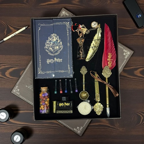 Nostaljik Harry Potter Kırmızı Tüylü Kaligrafi Kalem Defter Ve Mühür Seti