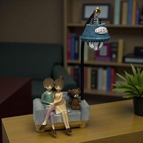 Dekoratif Masa Üstü Koltukta Sevimli Çift Işıklı Biblo