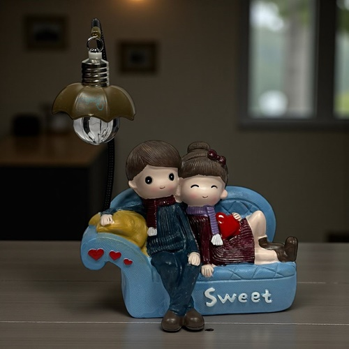 Dekoratif Masa Üstü Mavi Koltukta Sevimli Çift Işıklı Biblo