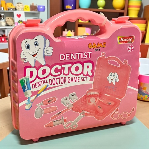 Heroes Toys Küçük Çantalı Kız Dişci Seti