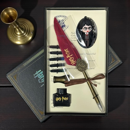 Nostaljik Harry Potter Kırmızı Tüylü Dolma Kalem Seti Ve Anahtarlık