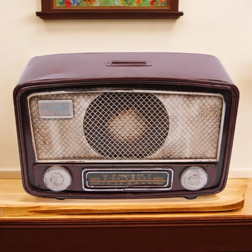 Retro Dekoratif Metal Radyo Kumbaralı