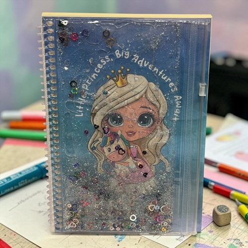 Vuki Simli Sulu Ve Çantalı Kapaklı A5 Defter Prenses