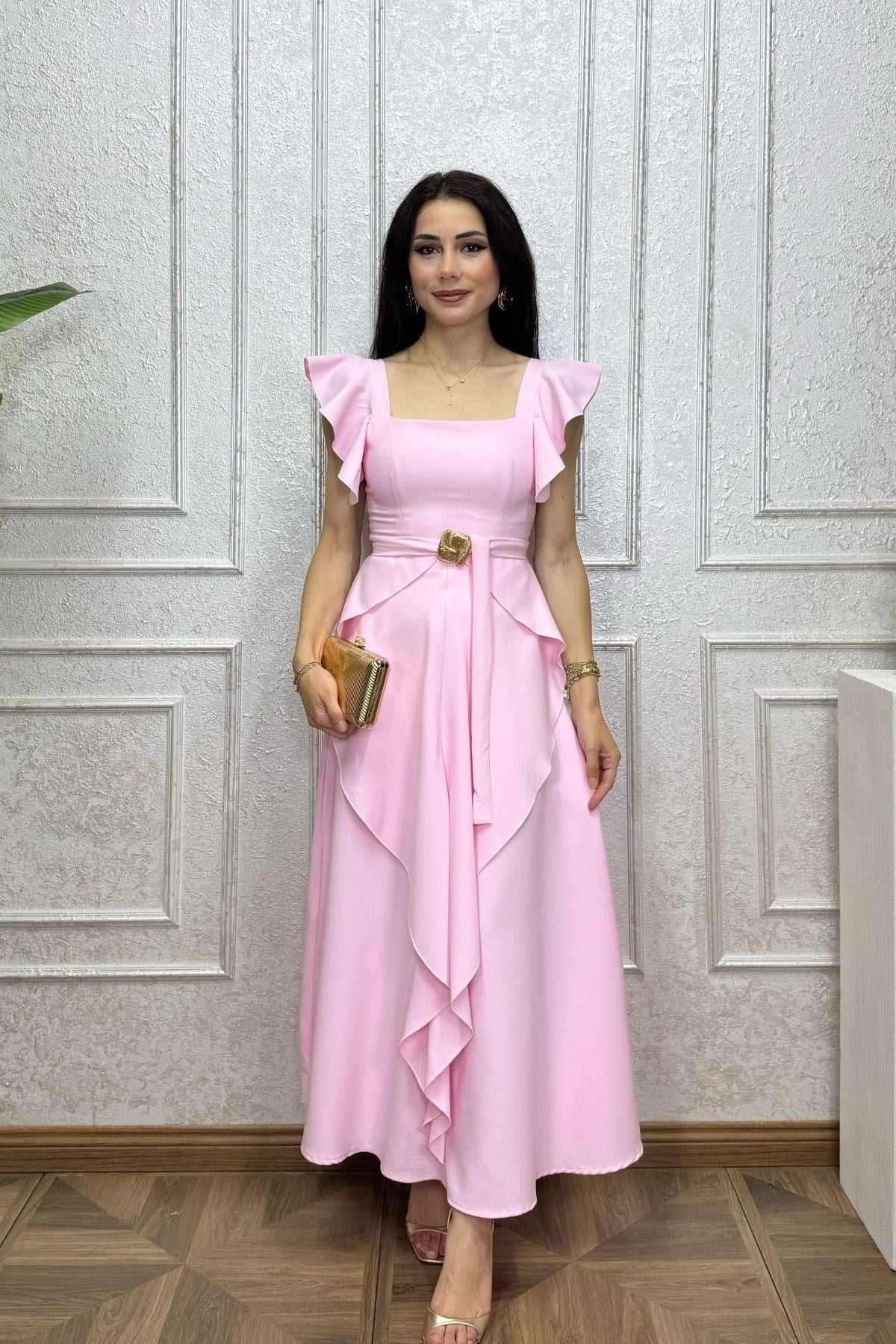 Açık Pembe  Omzu Eteği Volan Detaylı Kemerli Elbise