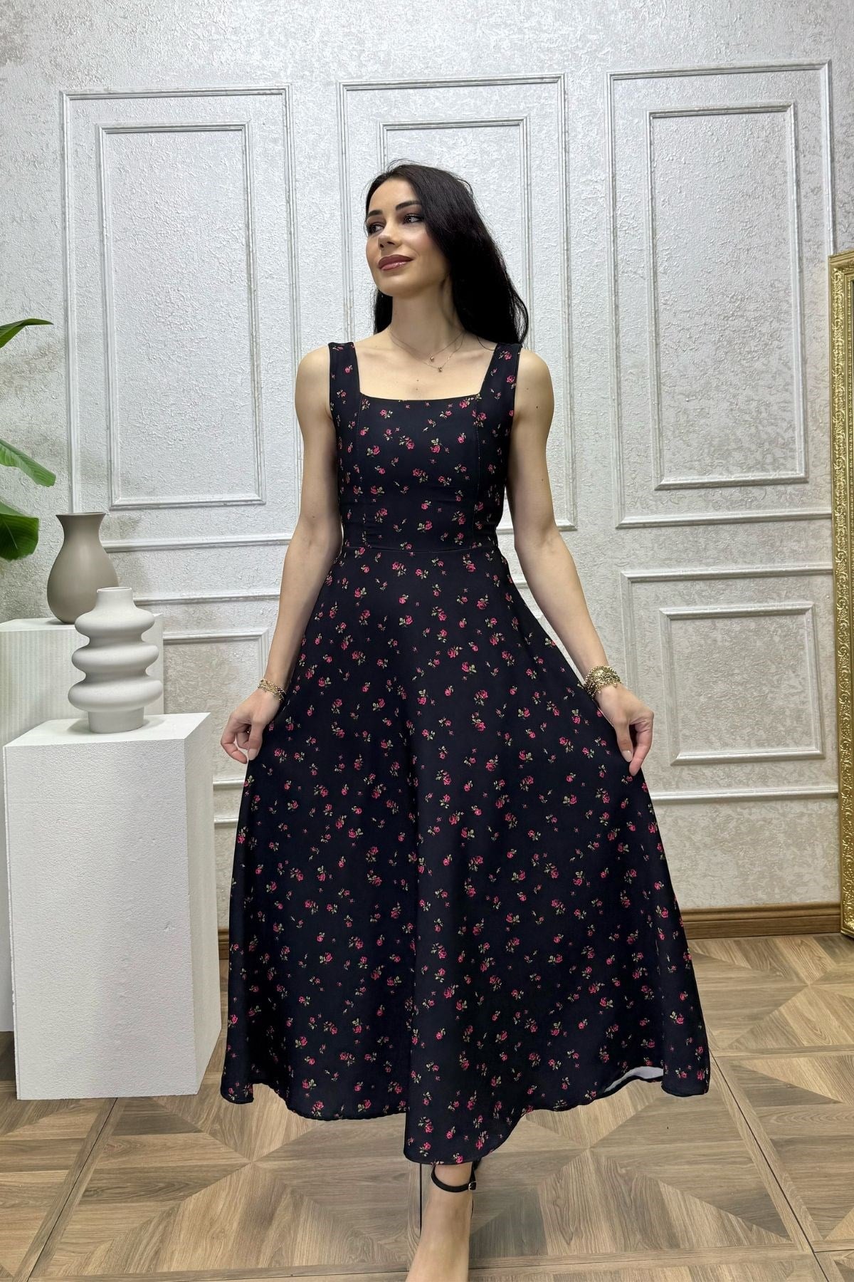 Siyah Çıtır Çiçek Desenli Füsun Elbise