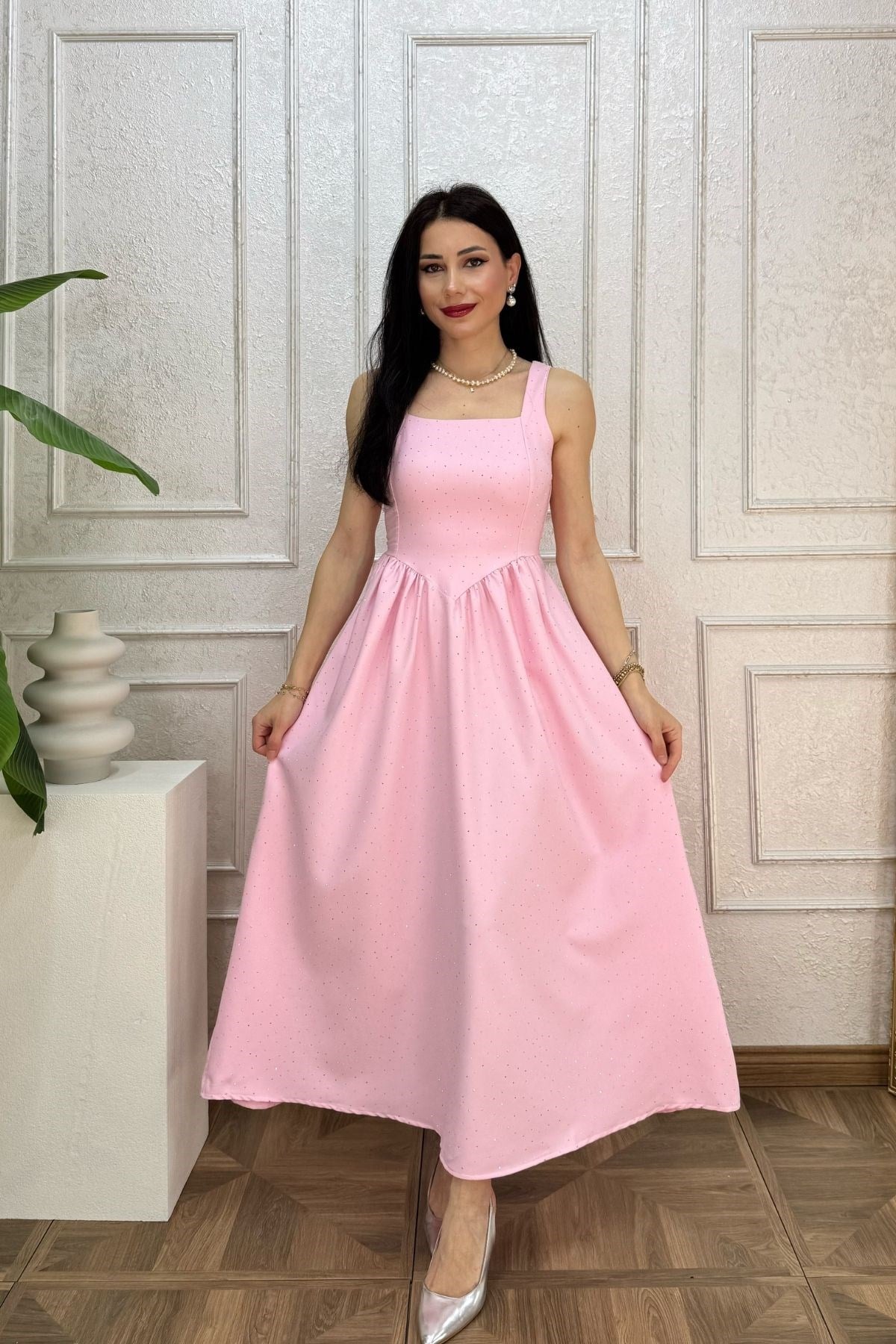 Açık Pembe Beli Büzgü Detay Kuşaklı Taşlı Elbise