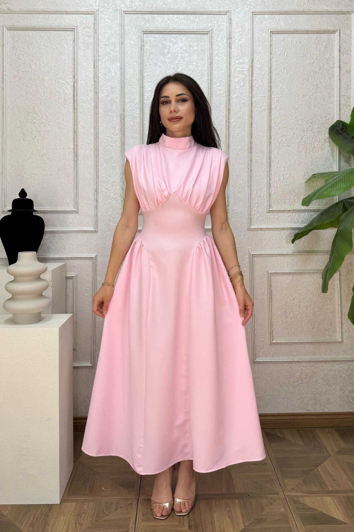 Açık Pembe Omzu Pileli Yakası Bağlamalı Büzgülü Elbise