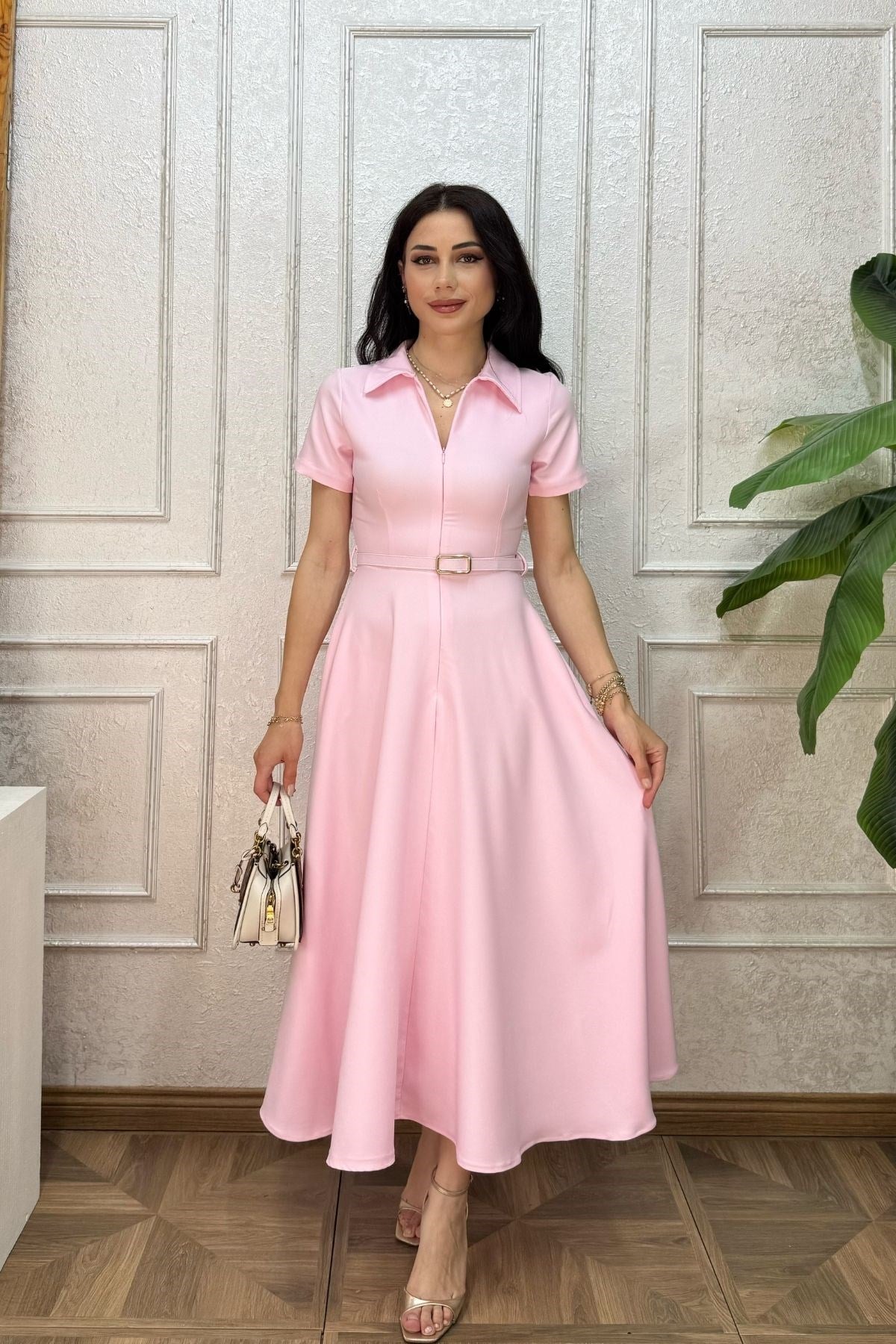 Açık Pembe Yakası Fermuarlı Kemerli Kloş Elbise
