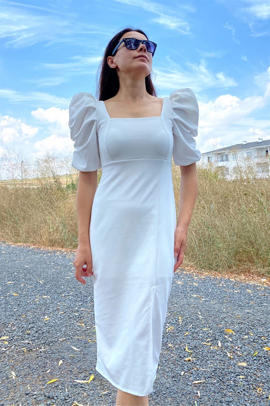 Beyaz Astarlı Yırtmaçlı Balon Kol Kare Yaka Elbise