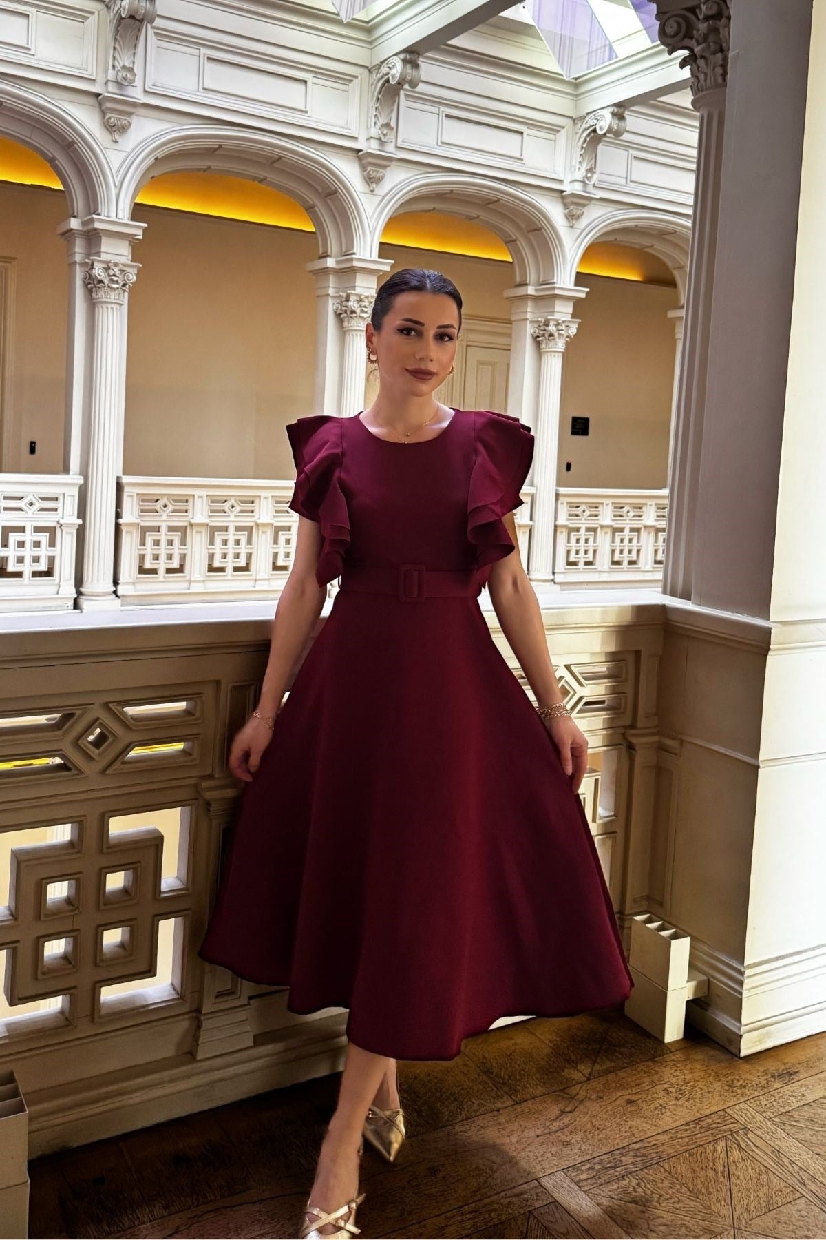 Bordo Omzu Volanlı Kemerli Kloş Elbise
