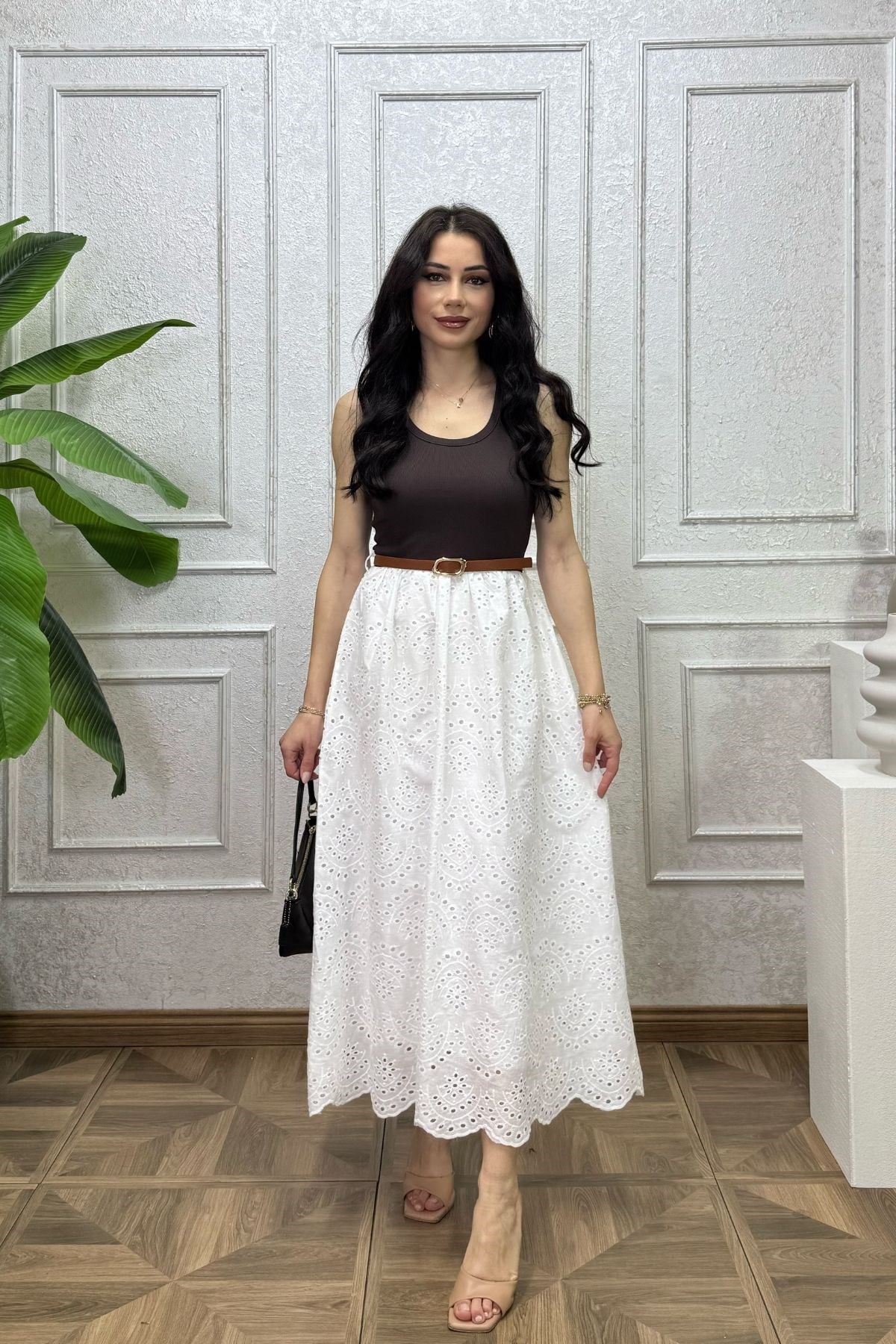 Kahve Kemerli Eteği Beyaz Fisto Elbise