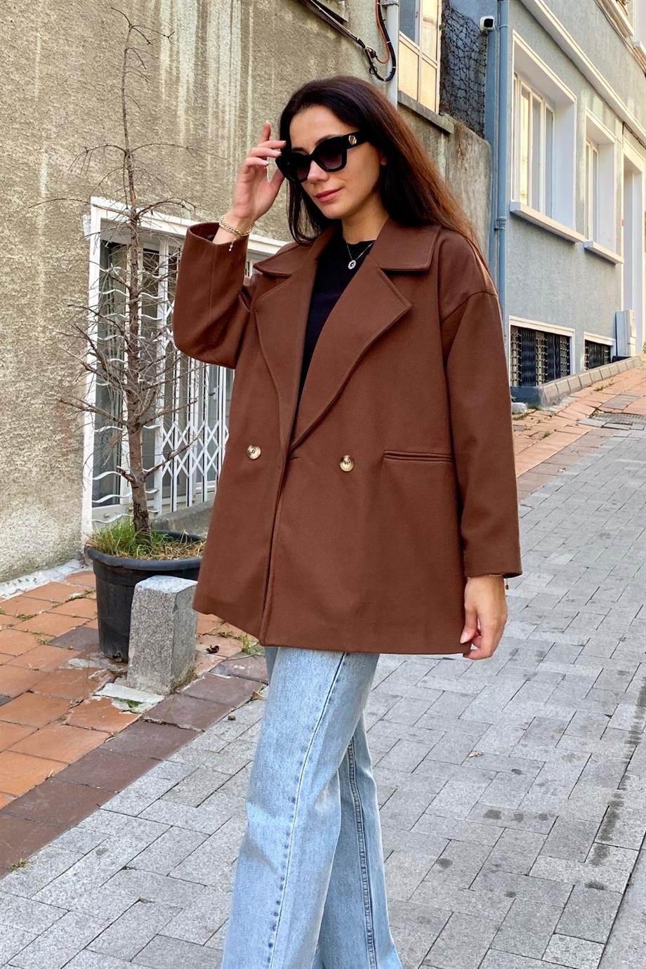 Kahverengi Düğmeli Oversize Astarlı Kısa Kaşe Kaban