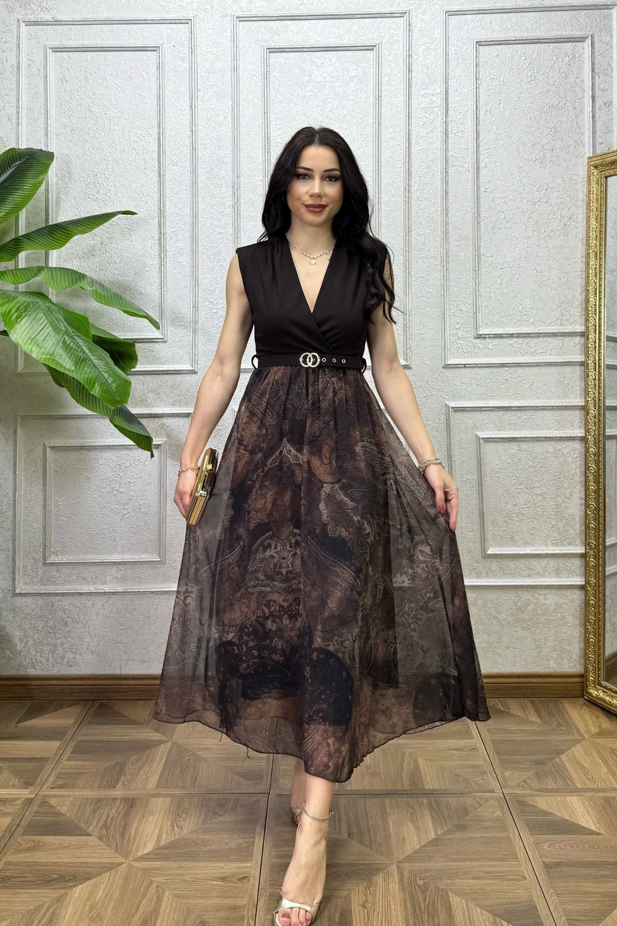 Kahverengi Eteği Şifon Şal Desenli Kemerli Elbise