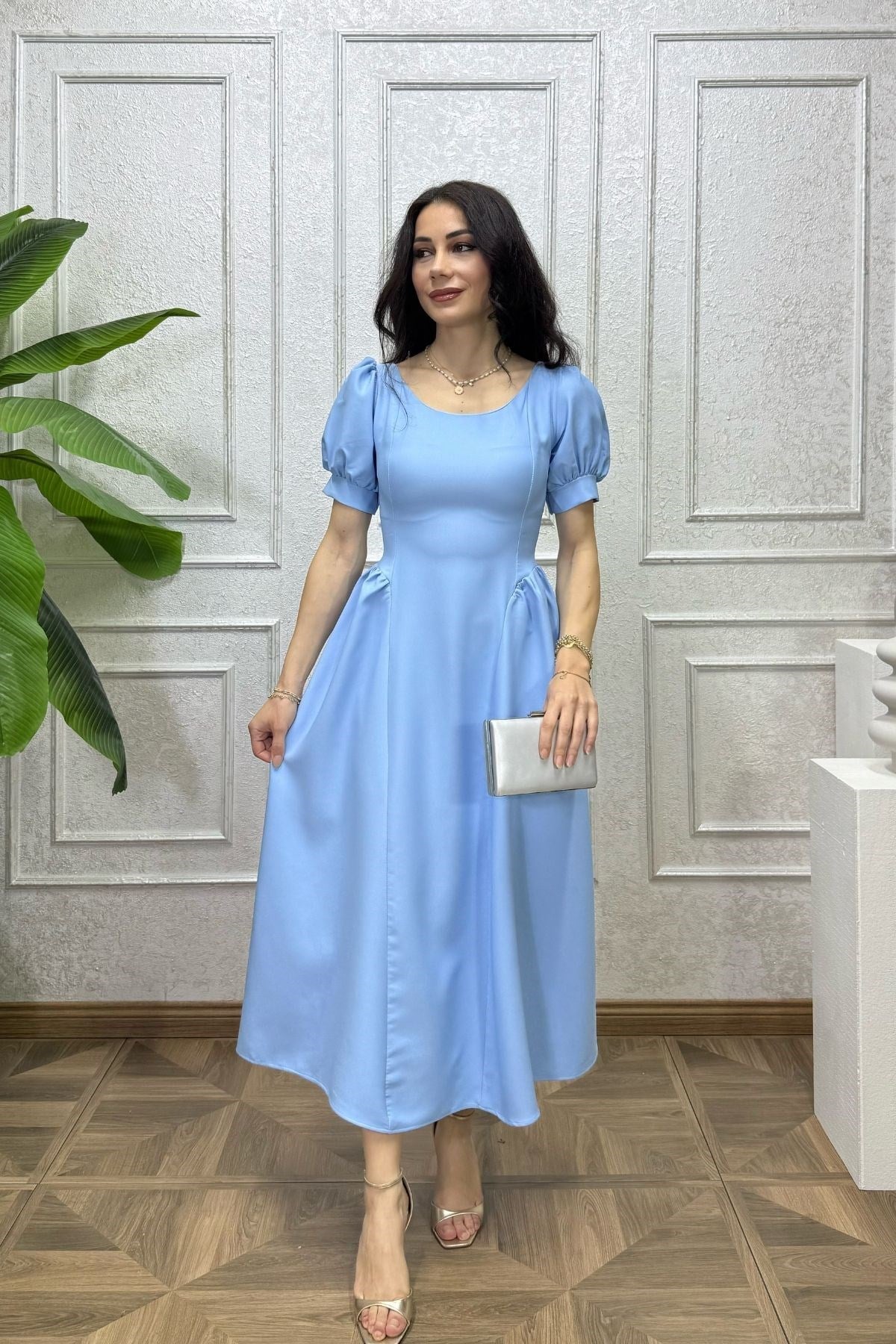 Mavi Kuşaklı Yanları Büzgülü Elbise