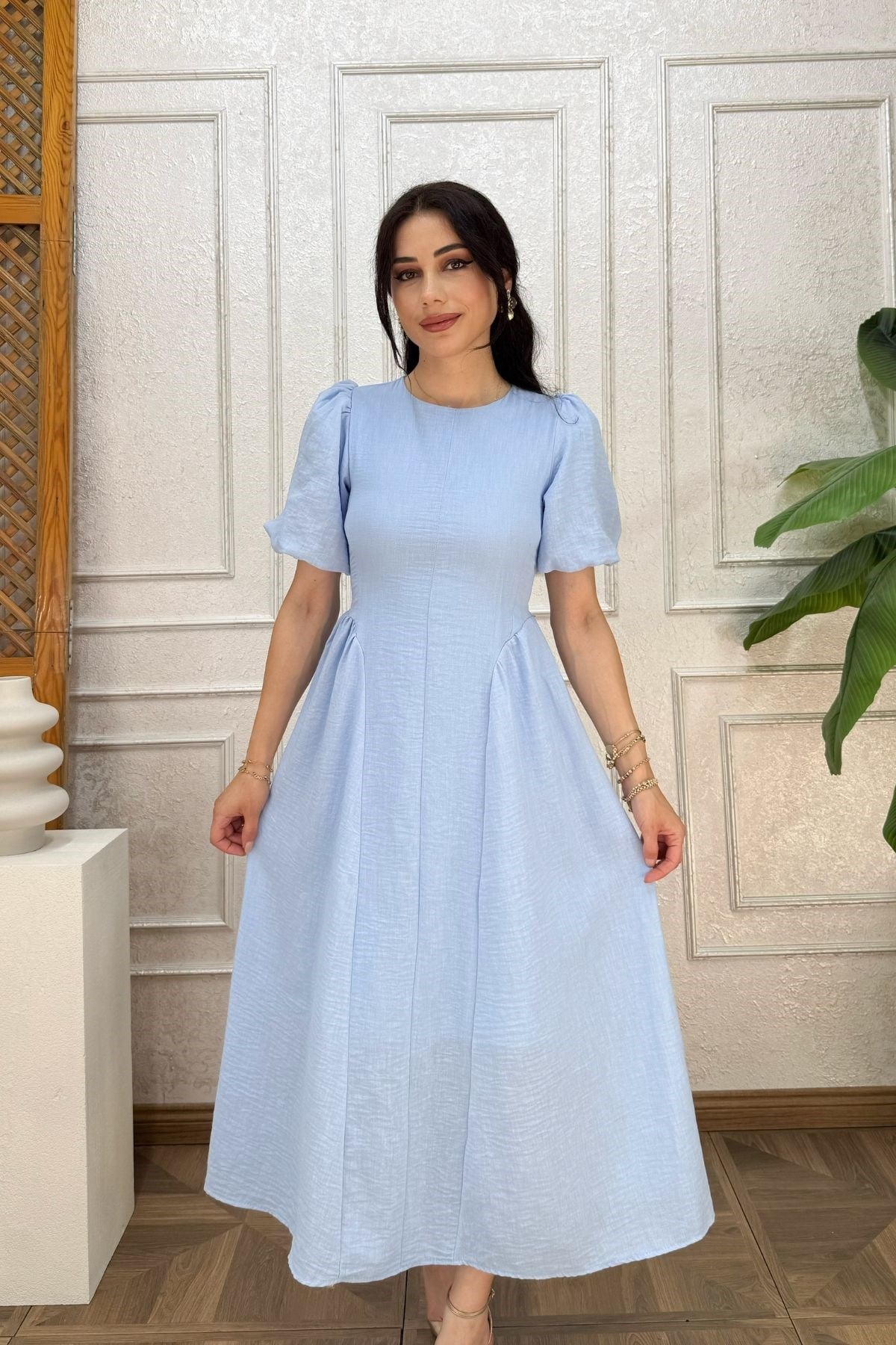 Mavi Yanları Büzgü Detay Kuşaklı Müslin Elbise