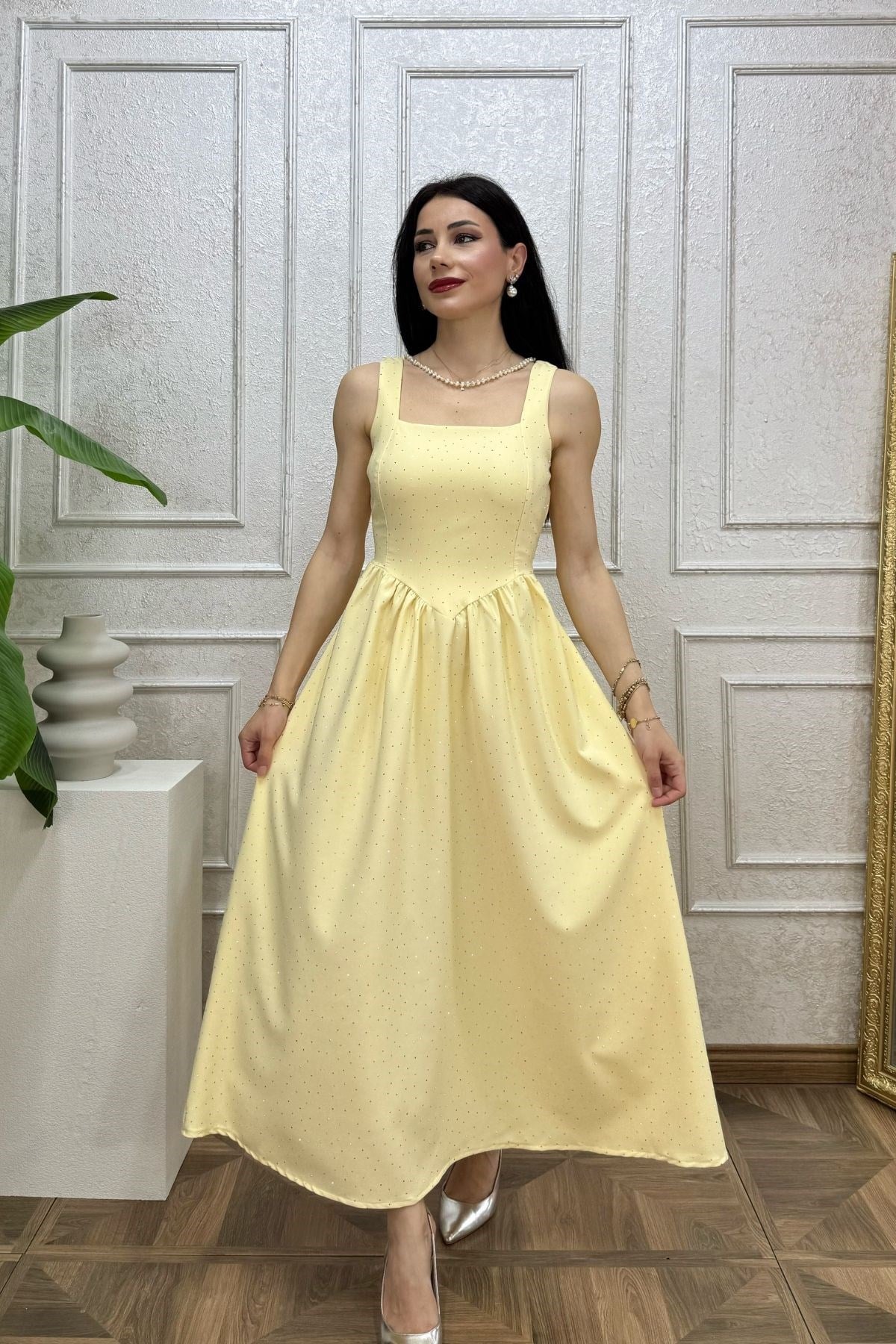 Sarı Beli Büzgü Detay Kuşaklı Taşlı Elbise
