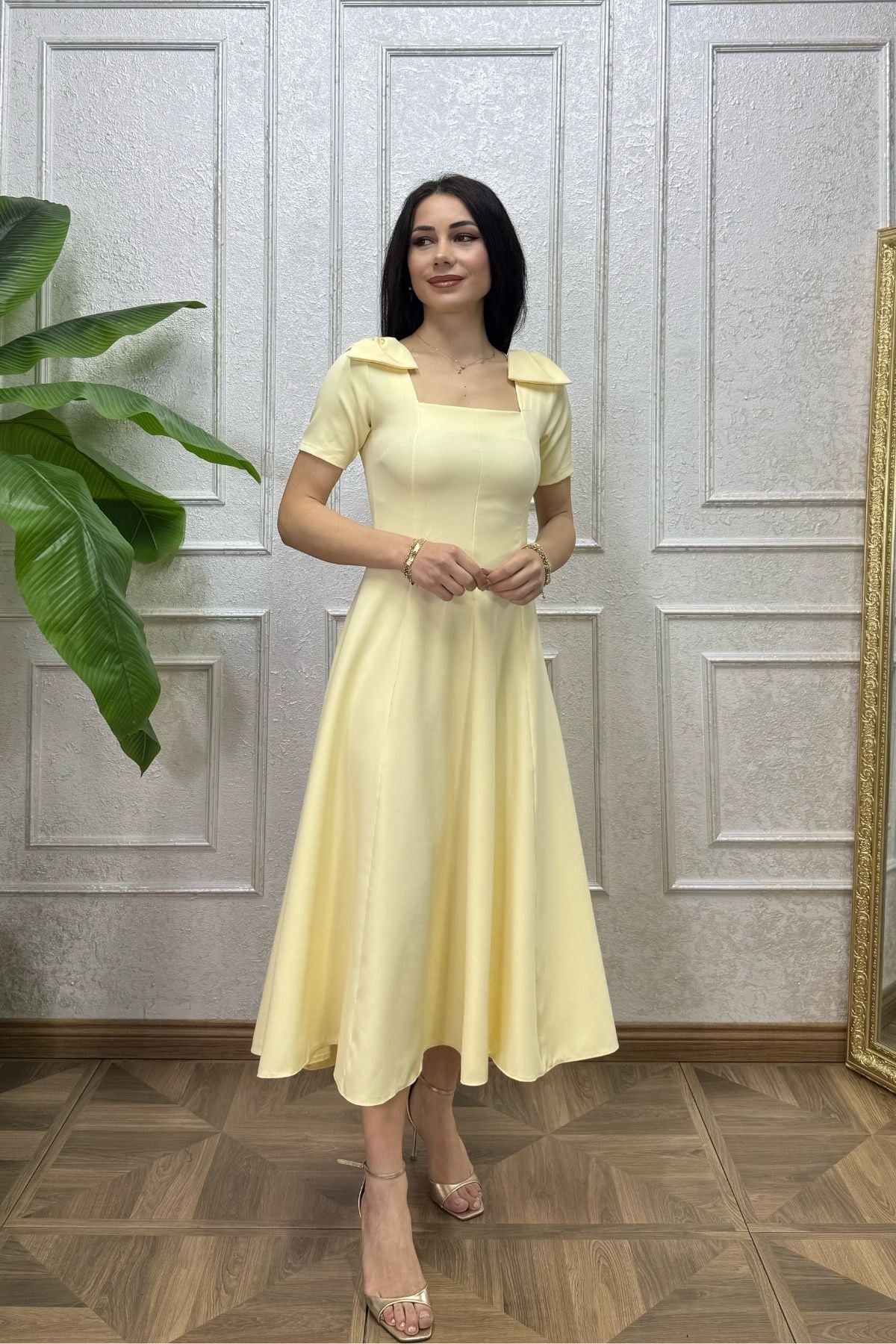 Sarı Omzu Fiyonk Detay Kloş Elbise