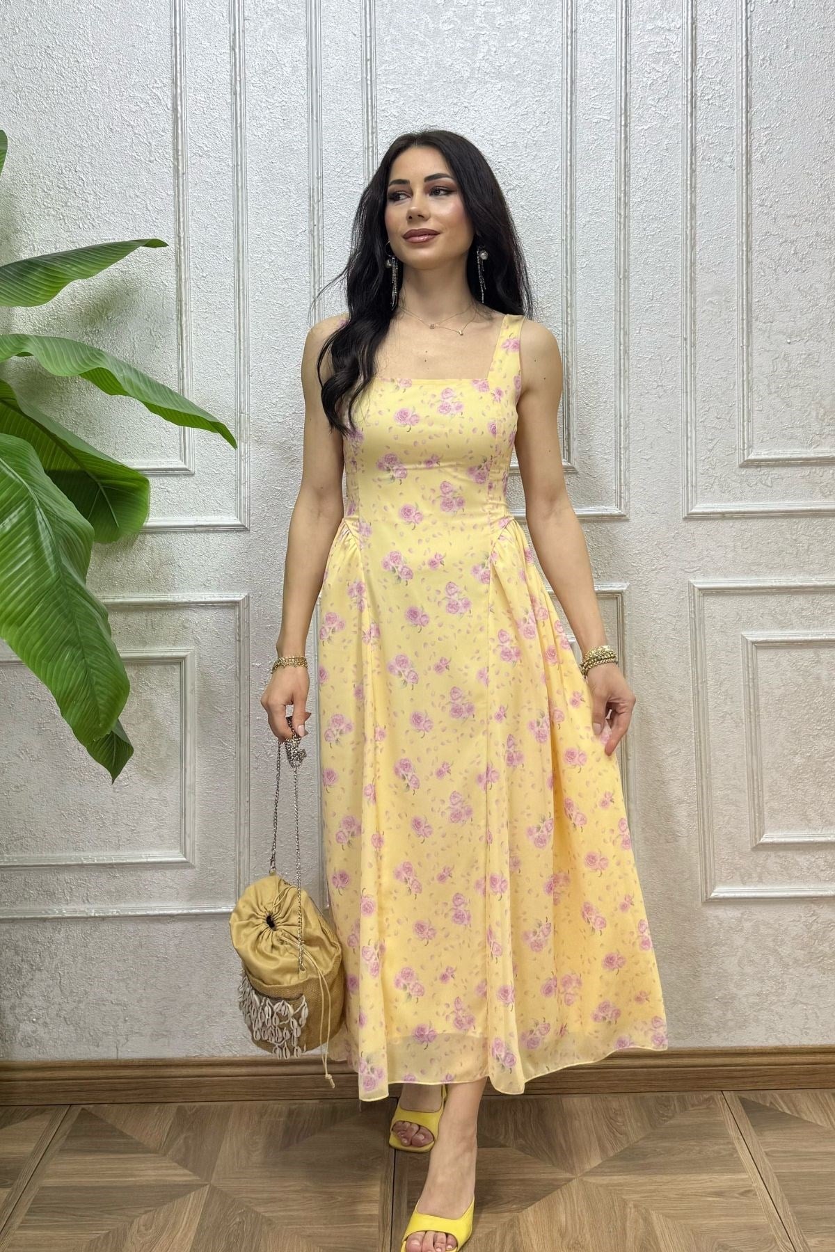 Sarı Pembe Çiçek Desen Yanları Büzgülü Şifon Elbise