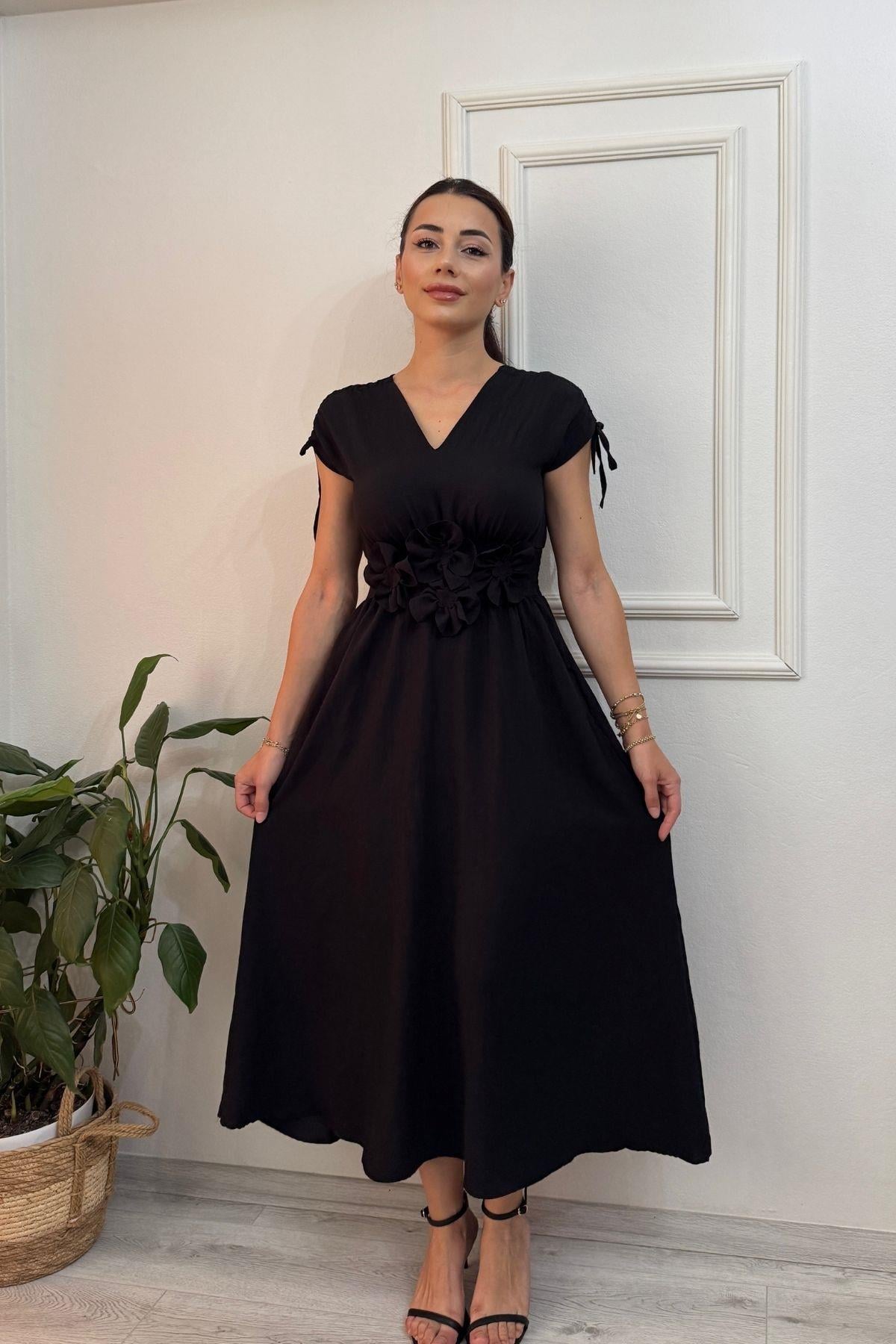 Siyah Beli Gül Broşlu Müslin Elbise